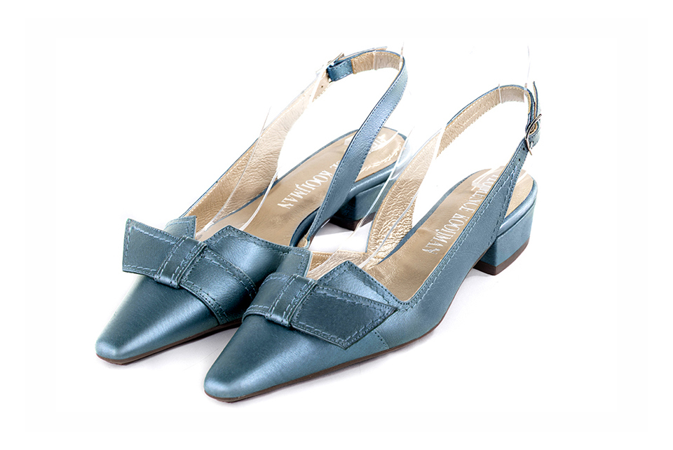 French elegance and refinement for these peacock blue dress slingback shoes, with a knot, 
                available in many subtle leather and colour combinations. The pretty French spirit of this beautiful pump will accompany your steps nicely and comfortably.
To be personalized or not, with your materials and colors.  
                Matching clutches for parties, ceremonies and weddings.   
                You can customize these shoes to perfectly match your tastes or needs, and have a unique model.  
                Choice of leathers, colours, knots and heels. 
                Wide range of materials and shades carefully chosen.  
                Rich collection of flat, low, mid and high heels.  
                Small and large shoe sizes - Florence KOOIJMAN